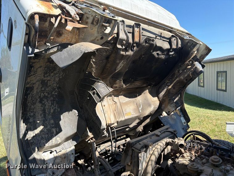 image for item FC3385 1999 Isuzu NPR flatbed truck