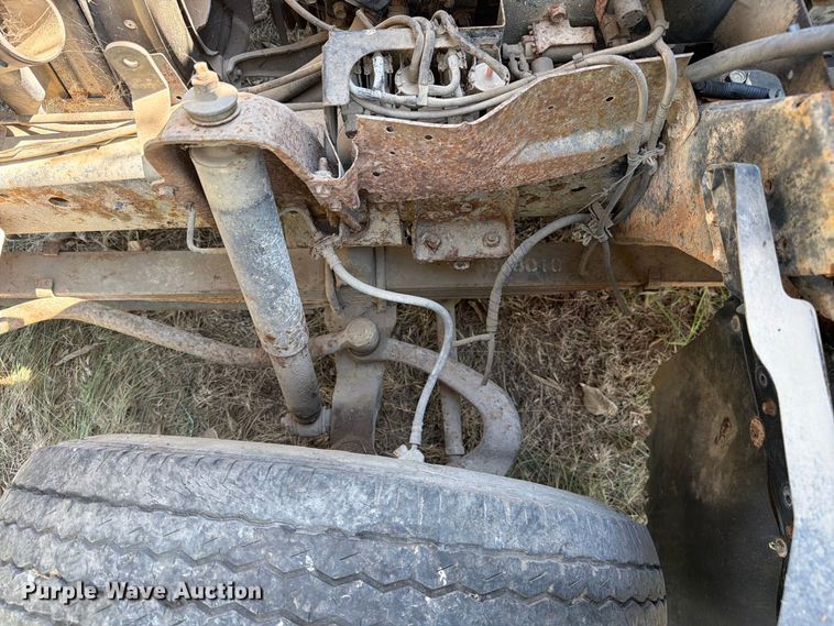image for item FC3385 1999 Isuzu NPR flatbed truck
