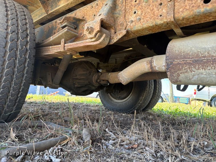 image for item FC3385 1999 Isuzu NPR flatbed truck