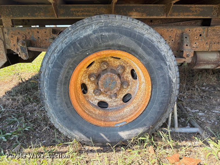 image for item FC3385 1999 Isuzu NPR flatbed truck