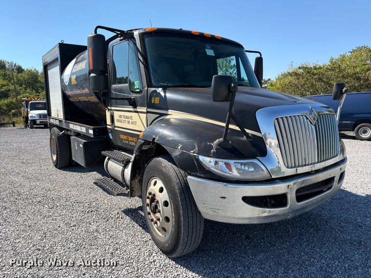 image for item FC3421 2005 International 4300 sewer jetter truck