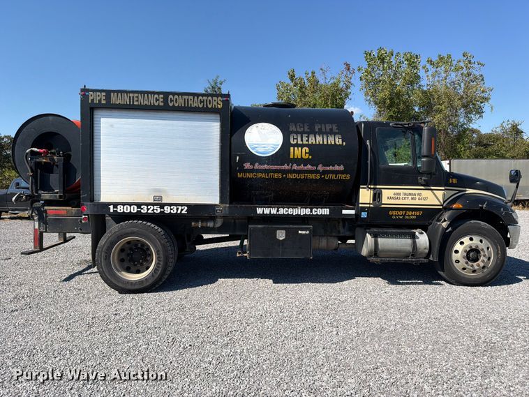 image for item FC3421 2005 International 4300 sewer jetter truck