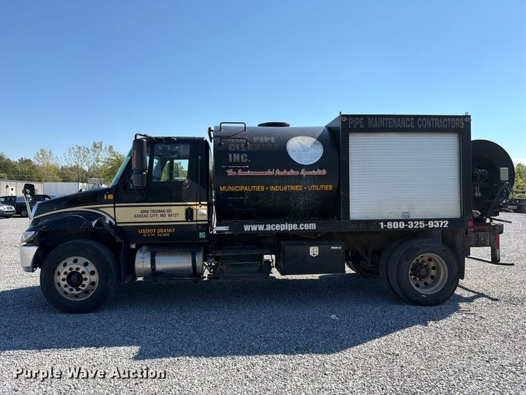 image for item FC3421 2005 International 4300 sewer jetter truck