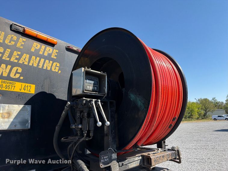 image for item FC3421 2005 International 4300 sewer jetter truck