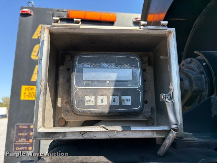 image for item FC3421 2005 International 4300 sewer jetter truck