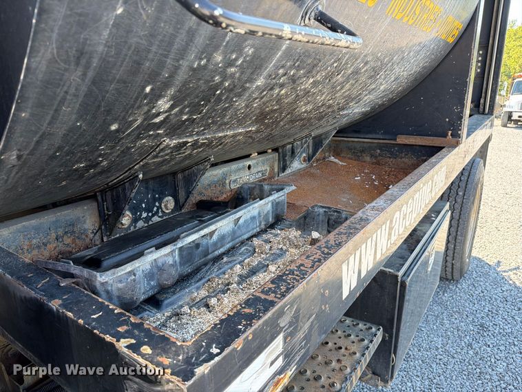 image for item FC3421 2005 International 4300 sewer jetter truck