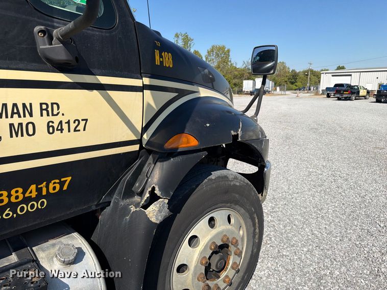 image for item FC3421 2005 International 4300 sewer jetter truck