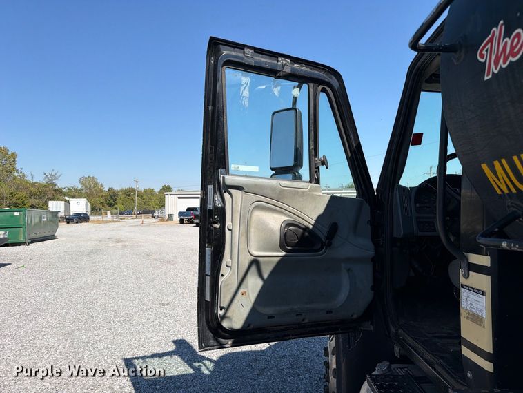 image for item FC3421 2005 International 4300 sewer jetter truck