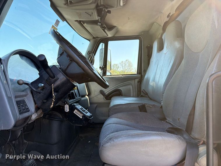 image for item FC3421 2005 International 4300 sewer jetter truck