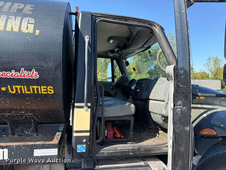 image for item FC3421 2005 International 4300 sewer jetter truck