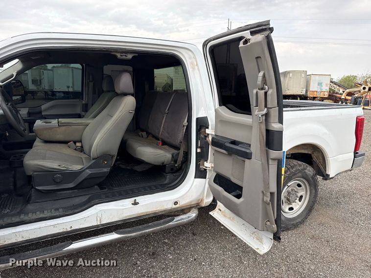 image for item FC4448 2019 Ford F250 Super Duty Ext. Cab pickup truck