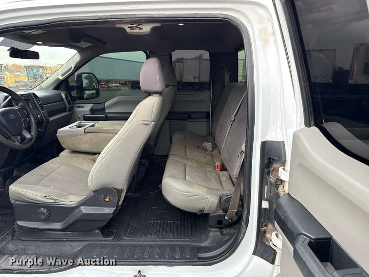 image for item FC4448 2019 Ford F250 Super Duty Ext. Cab pickup truck