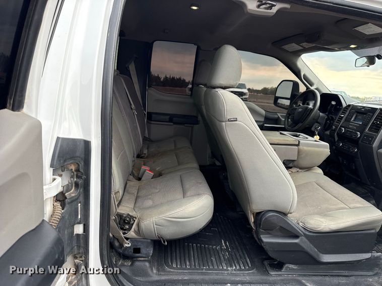 image for item FC4448 2019 Ford F250 Super Duty Ext. Cab pickup truck