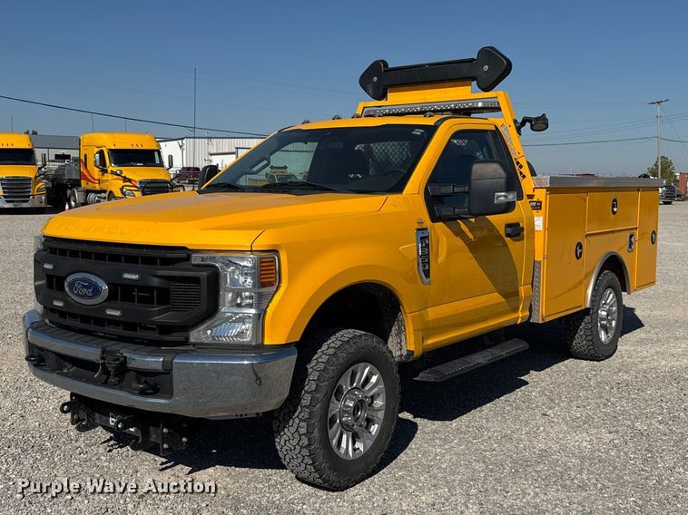 image for item FC4482 2020 Ford F350 Super Duty utility bed pickup truck