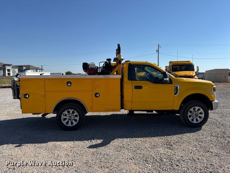 image for item FC4482 2020 Ford F350 Super Duty utility bed pickup truck