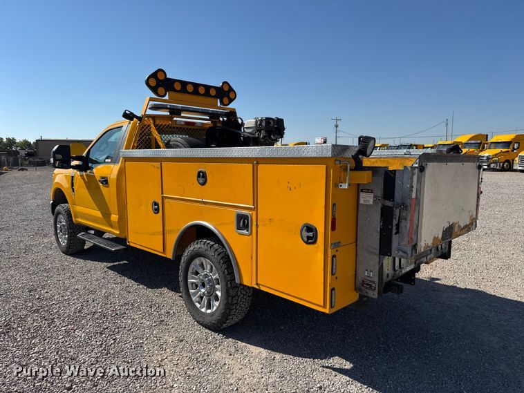 image for item FC4482 2020 Ford F350 Super Duty utility bed pickup truck