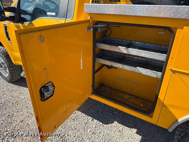 image for item FC4482 2020 Ford F350 Super Duty utility bed pickup truck