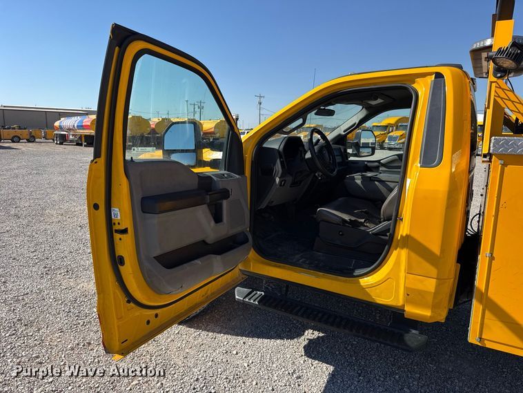 image for item FC4482 2020 Ford F350 Super Duty utility bed pickup truck