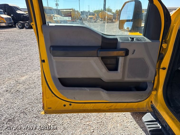 image for item FC4482 2020 Ford F350 Super Duty utility bed pickup truck