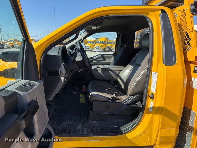 image for item FC4482 2020 Ford F350 Super Duty utility bed pickup truck