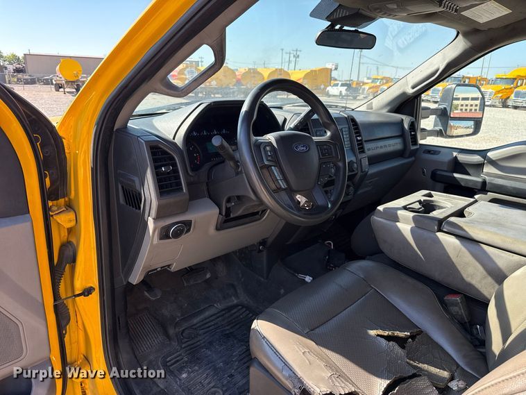 image for item FC4482 2020 Ford F350 Super Duty utility bed pickup truck
