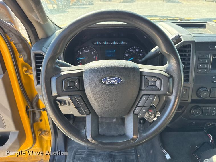 image for item FC4482 2020 Ford F350 Super Duty utility bed pickup truck