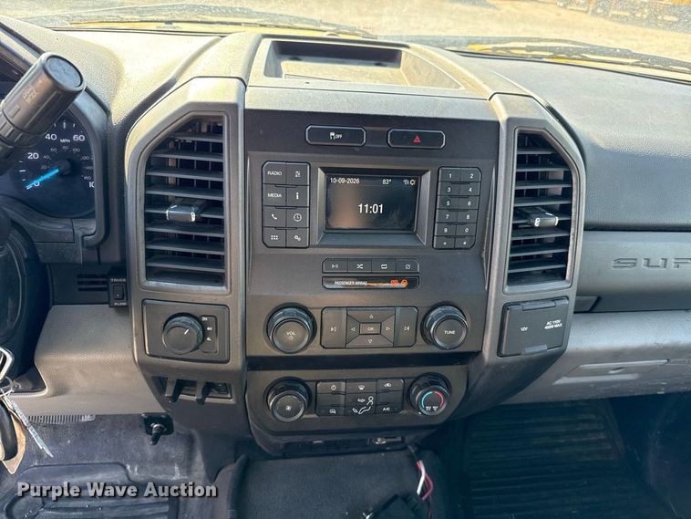 image for item FC4482 2020 Ford F350 Super Duty utility bed pickup truck