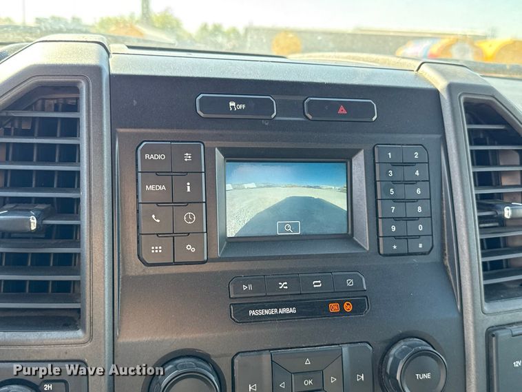 image for item FC4482 2020 Ford F350 Super Duty utility bed pickup truck