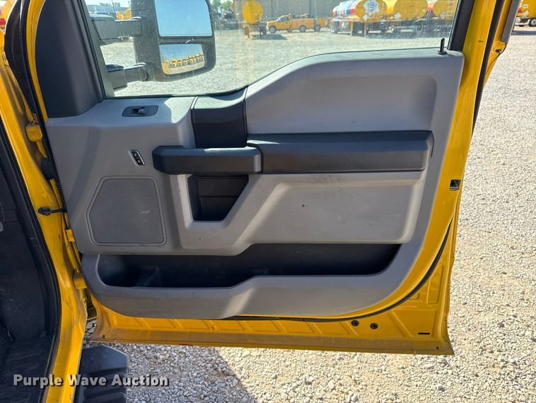 image for item FC4482 2020 Ford F350 Super Duty utility bed pickup truck