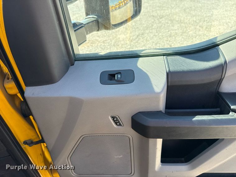 image for item FC4482 2020 Ford F350 Super Duty utility bed pickup truck