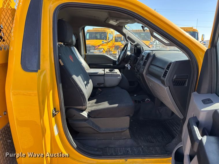 image for item FC4482 2020 Ford F350 Super Duty utility bed pickup truck
