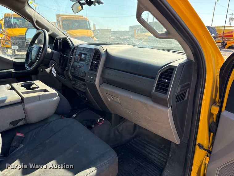image for item FC4482 2020 Ford F350 Super Duty utility bed pickup truck
