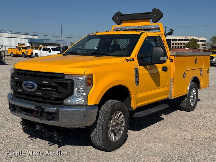 image for item FC4483 2022 Ford F350 Super Duty utility bed pickup truck