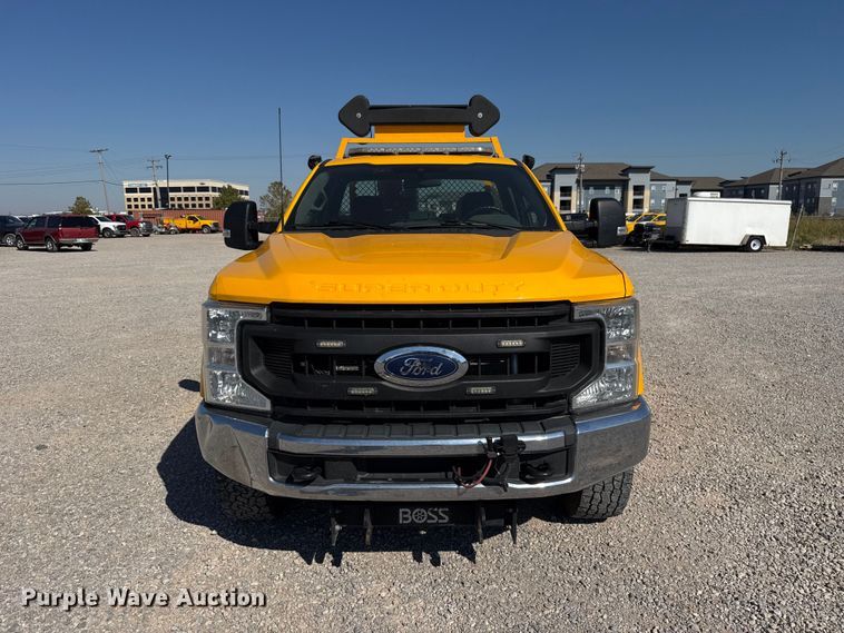 image for item FC4483 2022 Ford F350 Super Duty utility bed pickup truck
