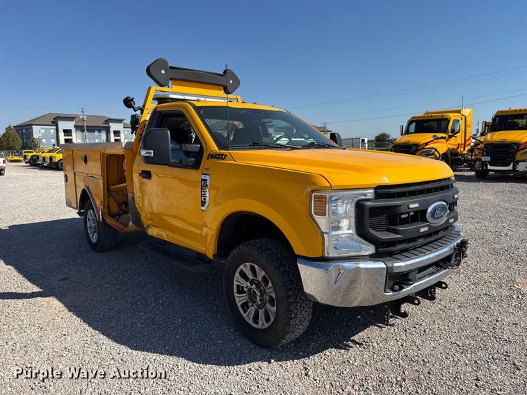 image for item FC4483 2022 Ford F350 Super Duty utility bed pickup truck