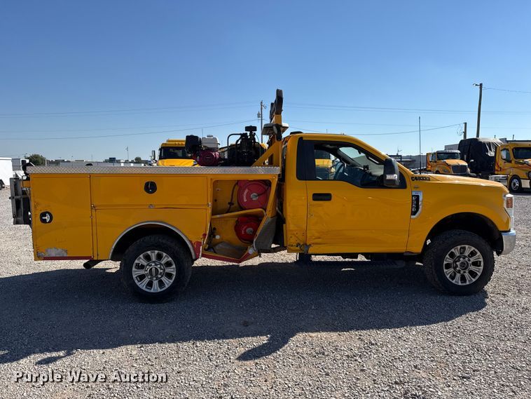 image for item FC4483 2022 Ford F350 Super Duty utility bed pickup truck