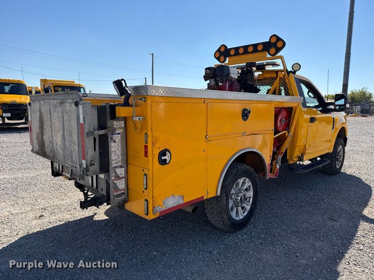 image for item FC4483 2022 Ford F350 Super Duty utility bed pickup truck