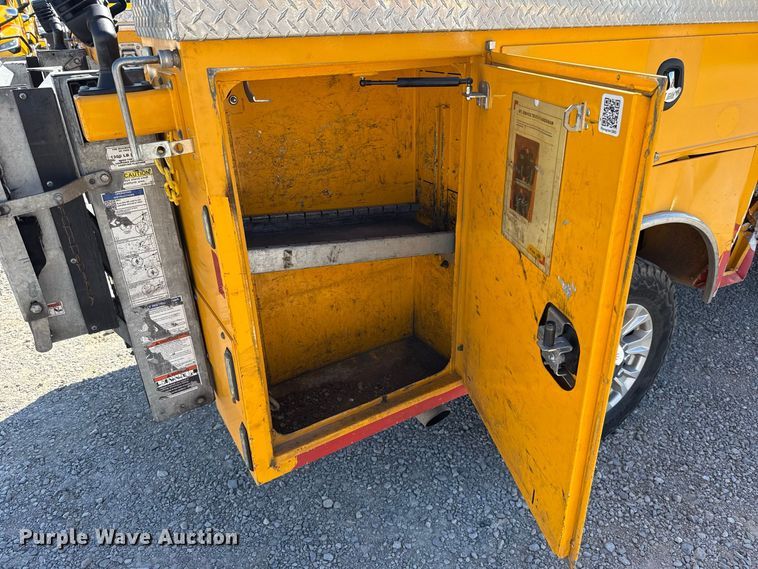 image for item FC4483 2022 Ford F350 Super Duty utility bed pickup truck