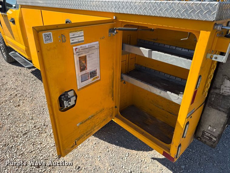 image for item FC4483 2022 Ford F350 Super Duty utility bed pickup truck