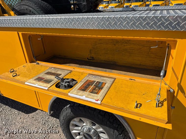 image for item FC4483 2022 Ford F350 Super Duty utility bed pickup truck