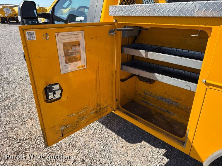 image for item FC4483 2022 Ford F350 Super Duty utility bed pickup truck