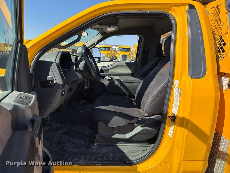 image for item FC4483 2022 Ford F350 Super Duty utility bed pickup truck