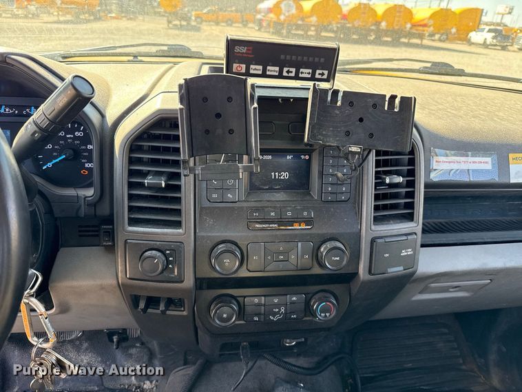 image for item FC4483 2022 Ford F350 Super Duty utility bed pickup truck