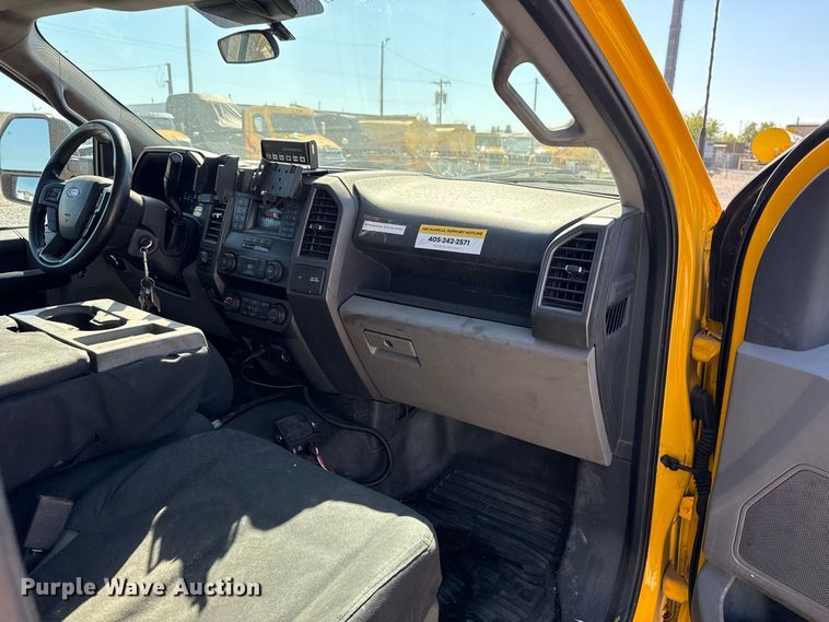 image for item FC4483 2022 Ford F350 Super Duty utility bed pickup truck