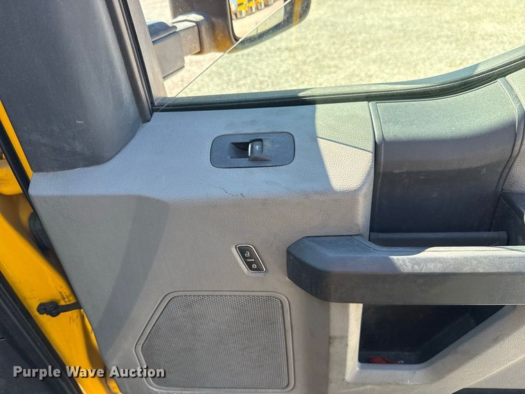 image for item FC4483 2022 Ford F350 Super Duty utility bed pickup truck