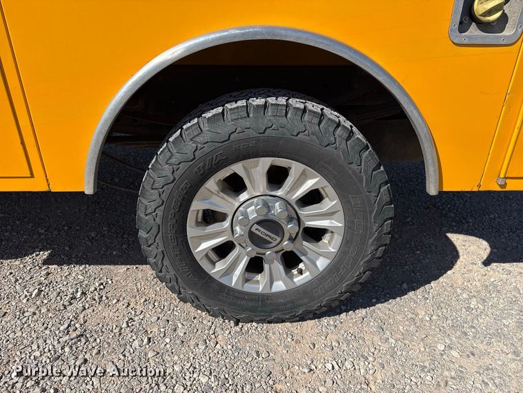 image for item FC4483 2022 Ford F350 Super Duty utility bed pickup truck