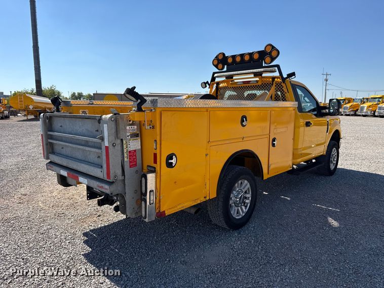 image for item FC4484 2020 Ford F350 Super Duty utility bed pickup truck