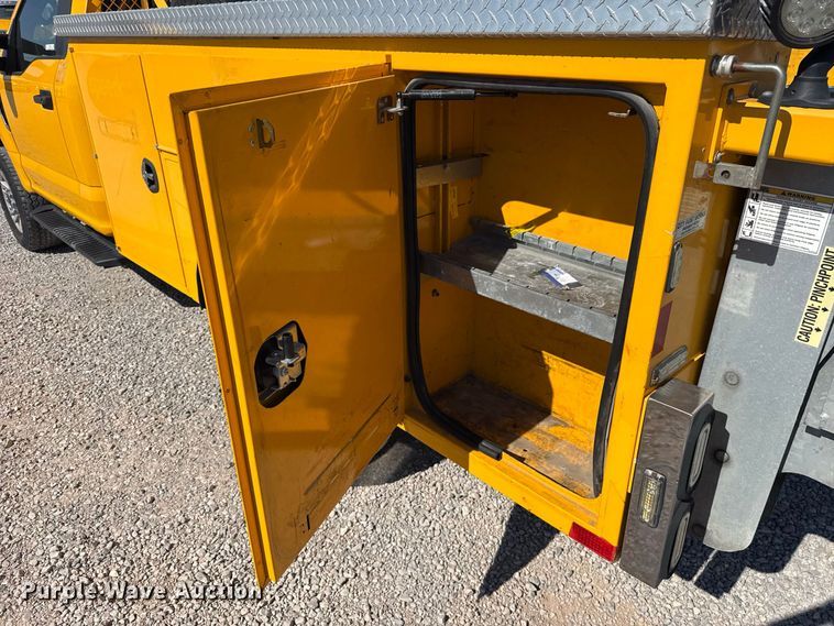 image for item FC4484 2020 Ford F350 Super Duty utility bed pickup truck
