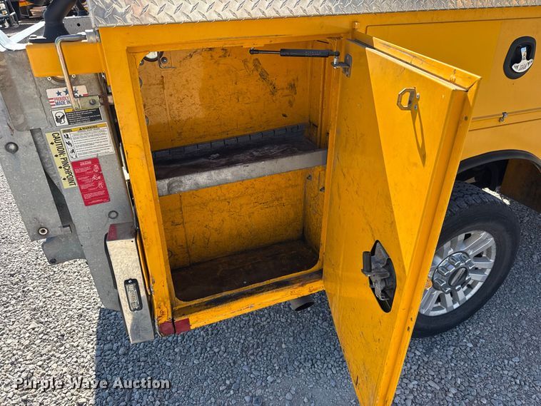 image for item FC4484 2020 Ford F350 Super Duty utility bed pickup truck