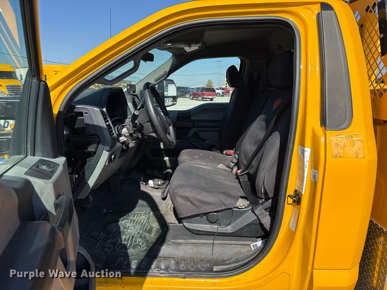 image for item FC4484 2020 Ford F350 Super Duty utility bed pickup truck